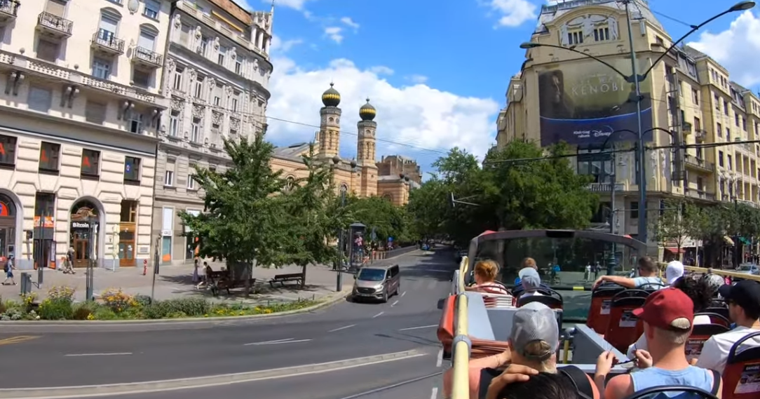 sightseeing bus i budapest