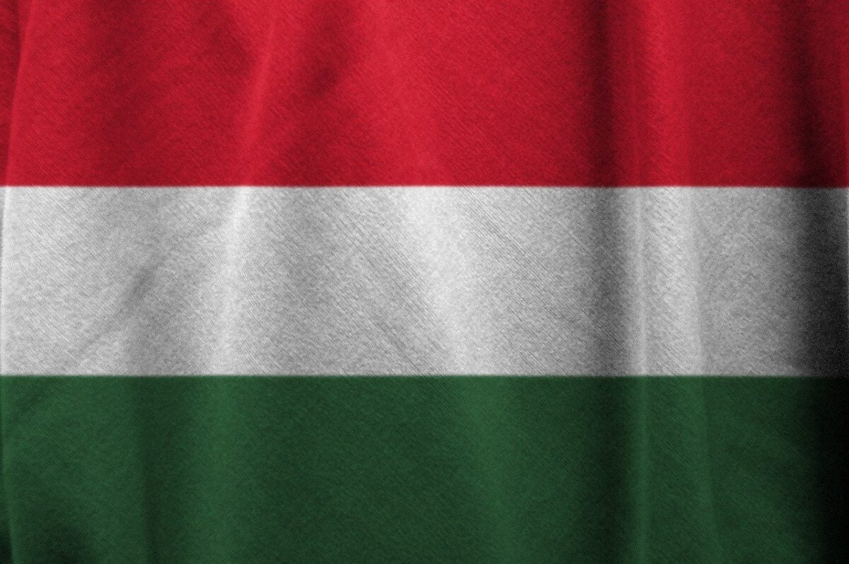Ungarsk flagg